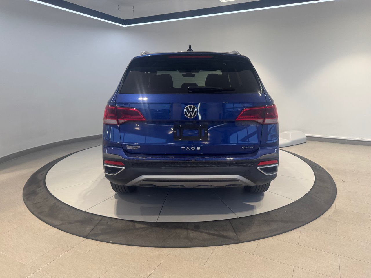 Volkswagen Taos Comfortline + AWD + A/C + CARPLAY + CAMERA + WOW + 2024