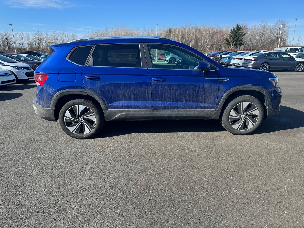 Volkswagen Taos Comfortline + AWD + A/C + CARPLAY + CAMERA + WOW + 2024