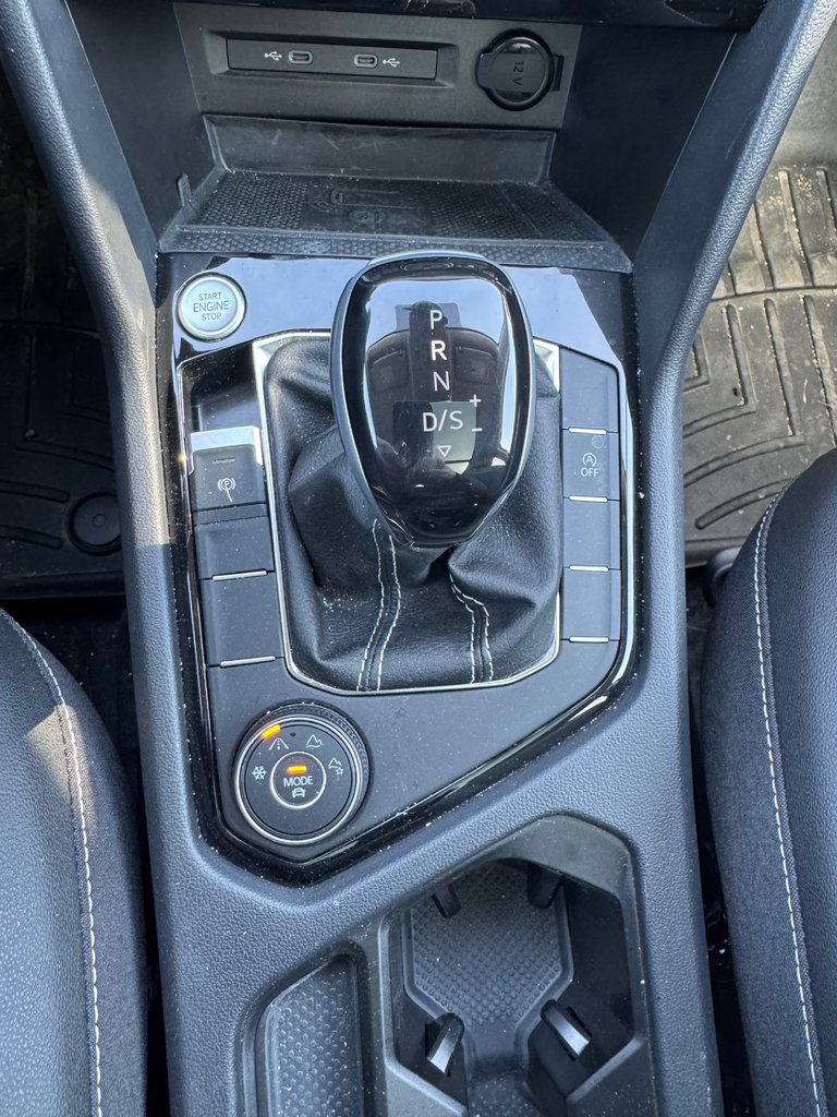 Volkswagen Taos Comfortline + AWD + A/C + CARPLAY + CAMERA + WOW + 2024