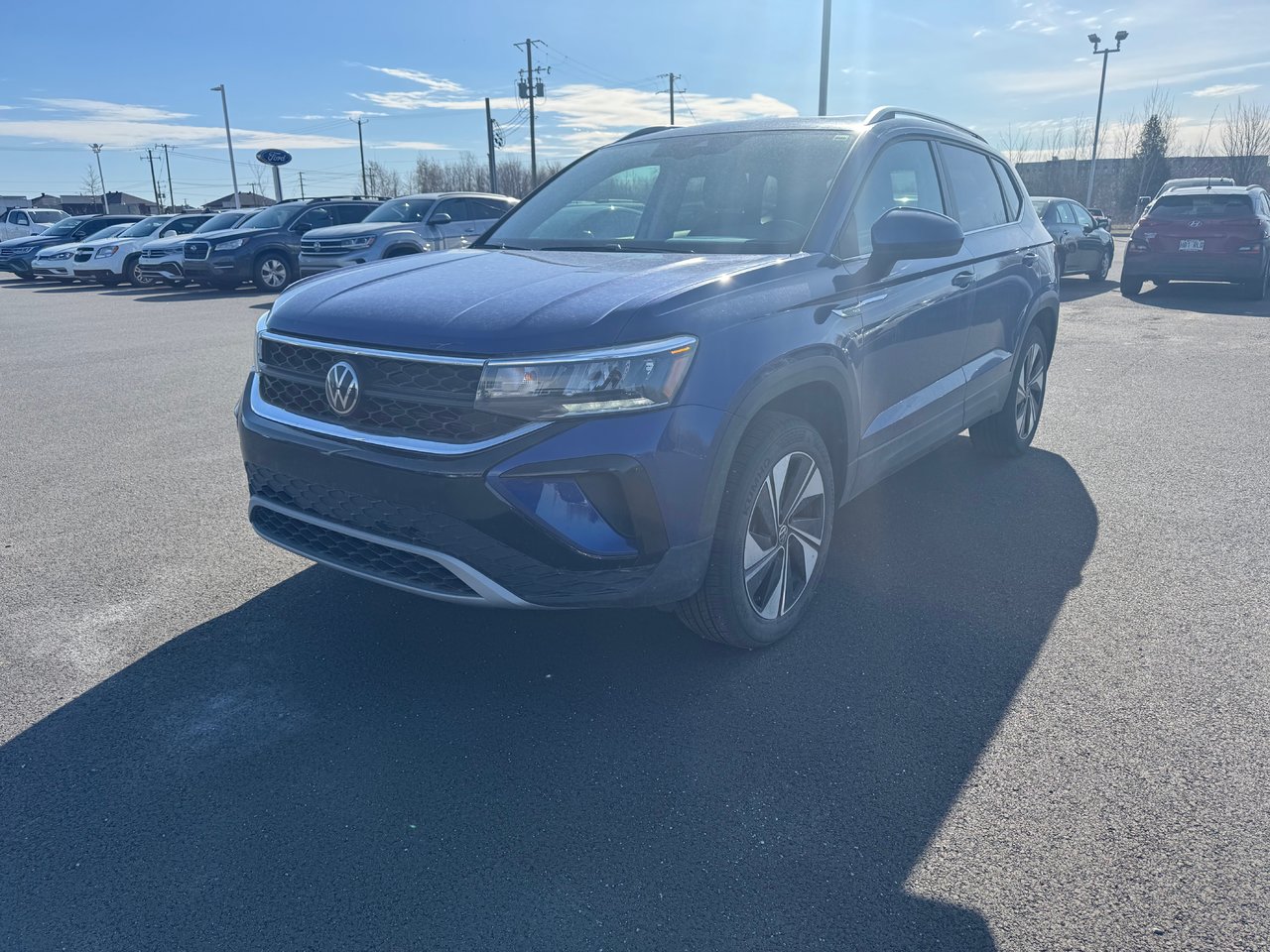 Volkswagen Taos Comfortline + AWD + A/C + CARPLAY + CAMERA + WOW + 2024