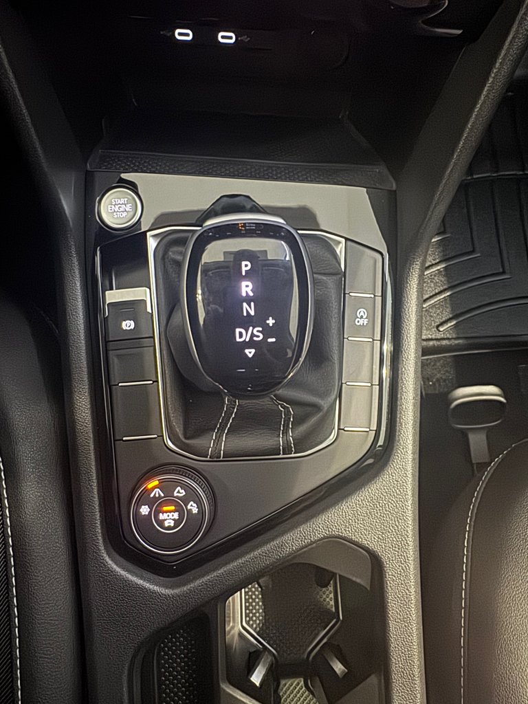 Volkswagen Taos Comfortline + AWD + A/C + CARPLAY + CAMERA + WOW + 2024