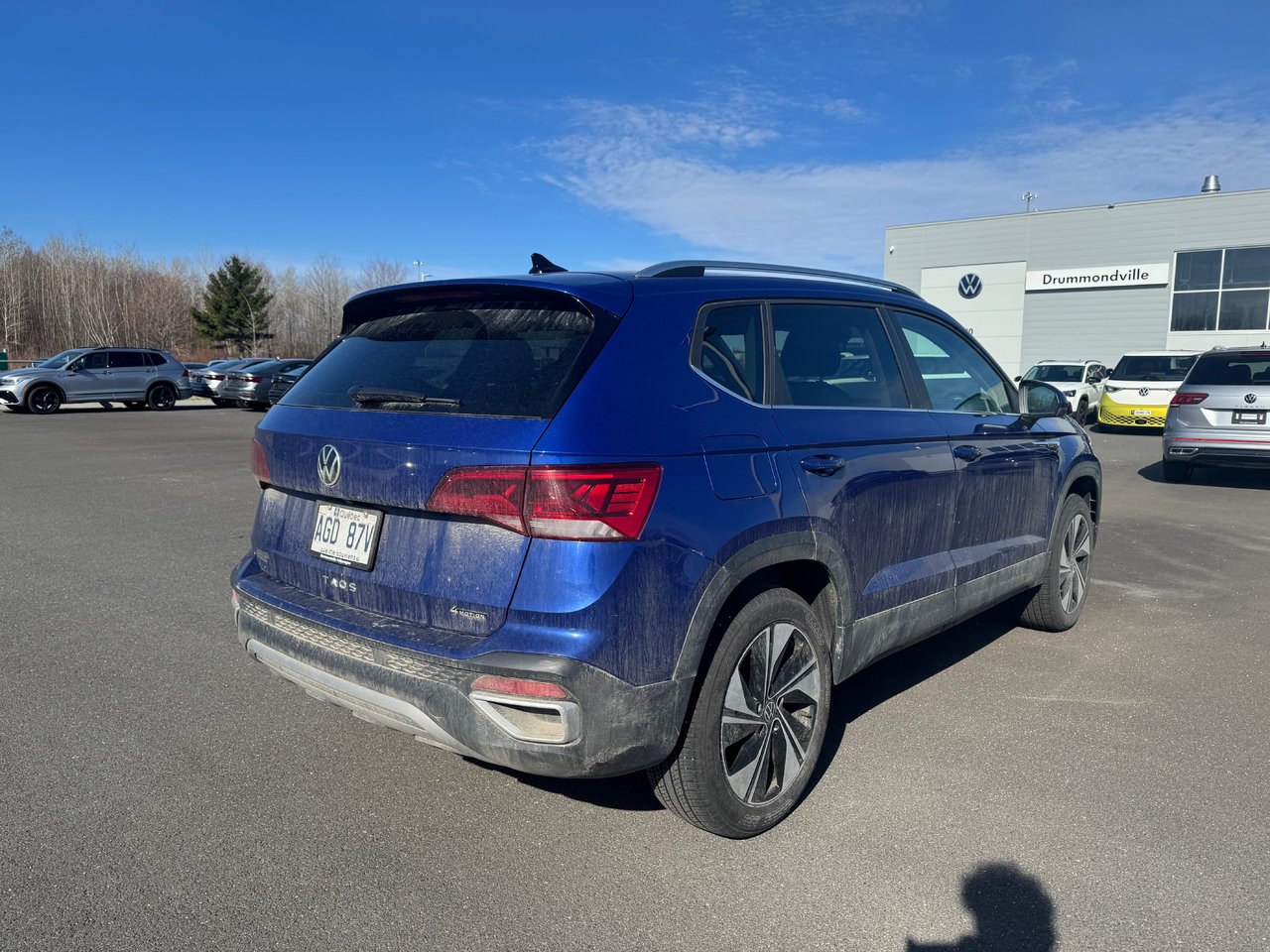 Volkswagen Taos Comfortline + AWD + A/C + CARPLAY + CAMERA + WOW + 2024