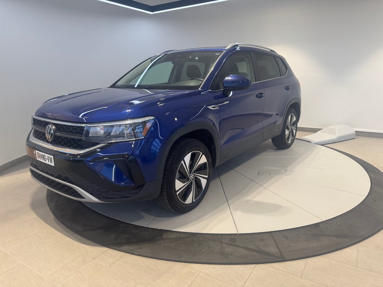 Volkswagen Taos Comfortline + AWD + A/C + CARPLAY + CAMERA + WOW + 2024