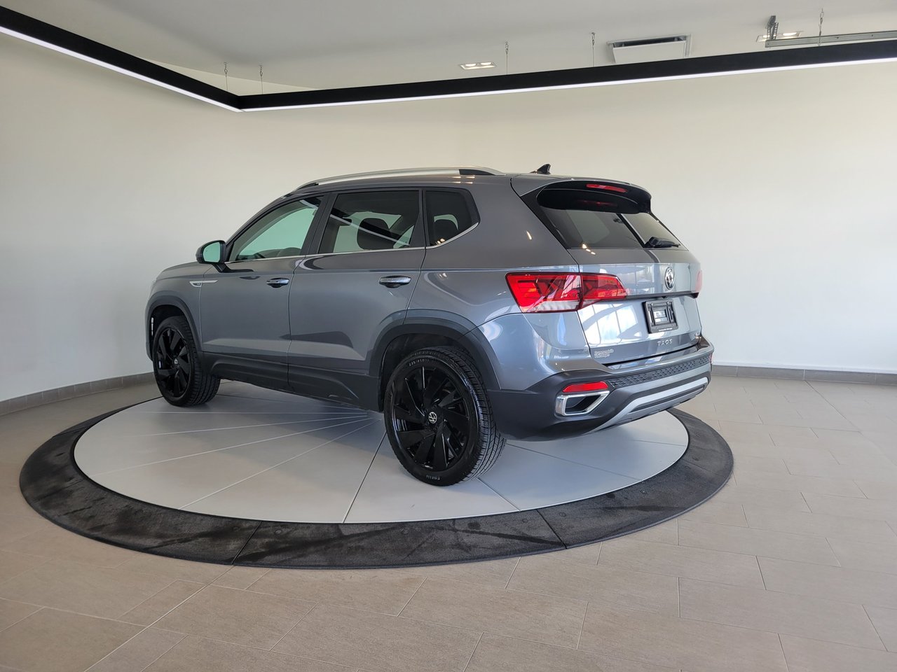 Volkswagen Taos Comfortline + TOIT + CUIR + AWD + CARPLAY + WOW ++ 2024