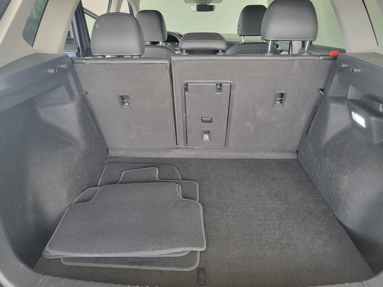 Volkswagen Taos Comfortline + TOIT + CUIR + AWD + CARPLAY + WOW ++ 2024
