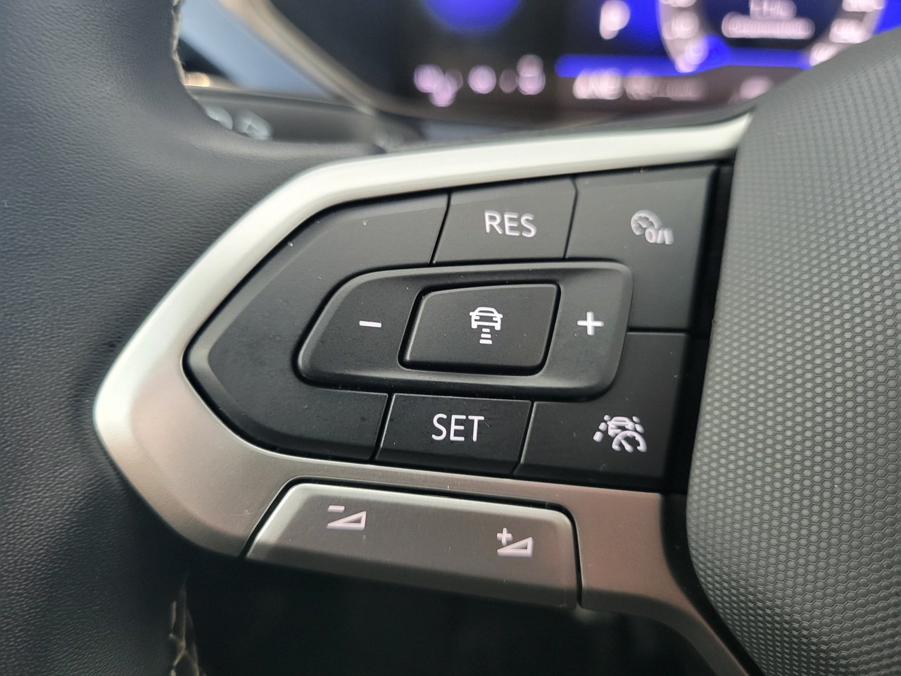 Volkswagen Taos Comfortline + TOIT + CUIR + AWD + CARPLAY + WOW ++ 2024
