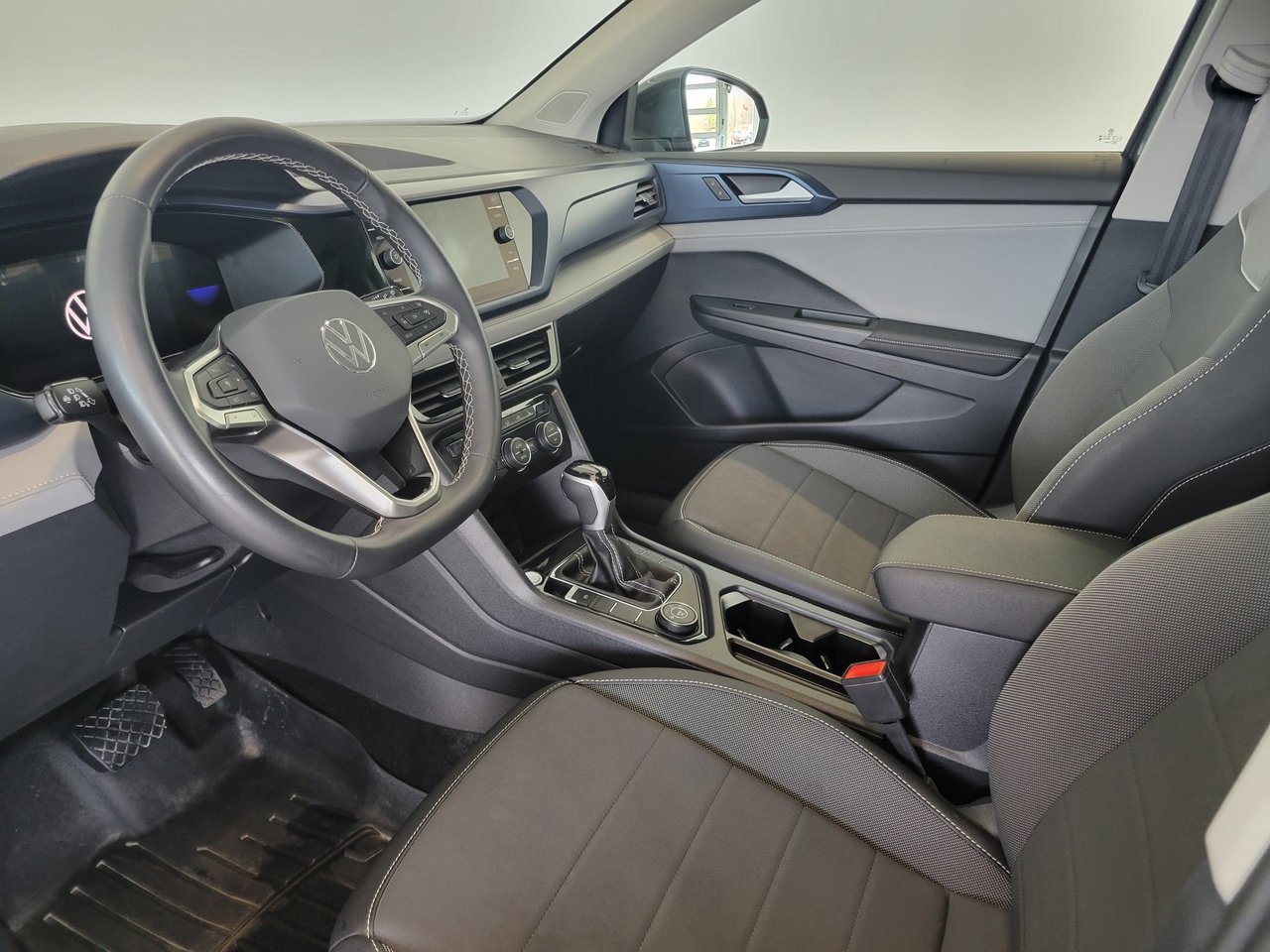 Volkswagen Taos Comfortline + TOIT + CUIR + AWD + CARPLAY + WOW ++ 2024