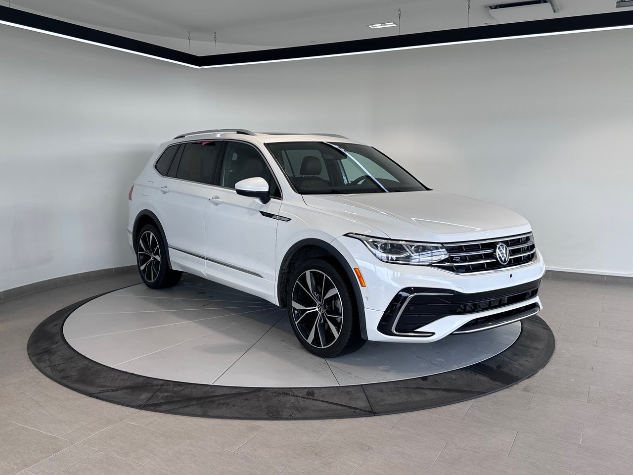 Volkswagen Tiguan Highline R-Line + TOIT + CUIR + NAV/GPS + WOW +++ 2022