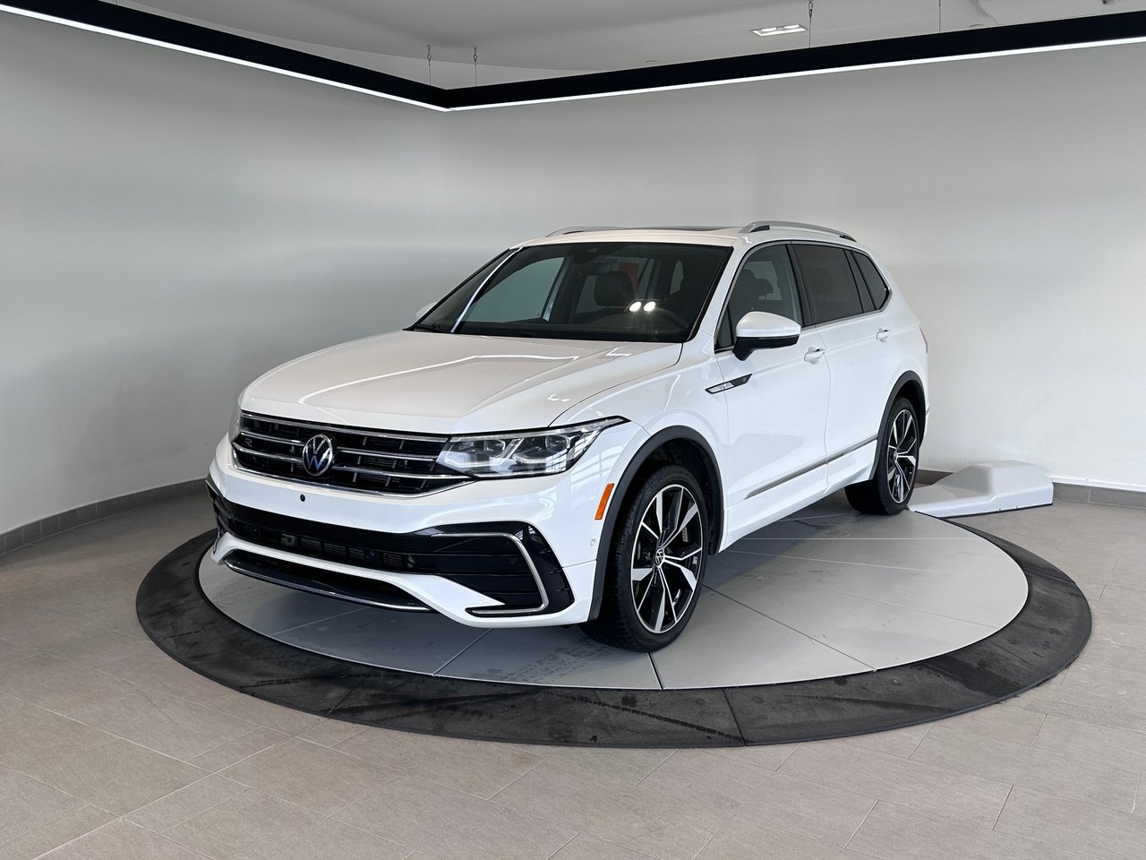 Volkswagen Tiguan Highline R-Line + TOIT + CUIR + NAV/GPS + WOW +++ 2022