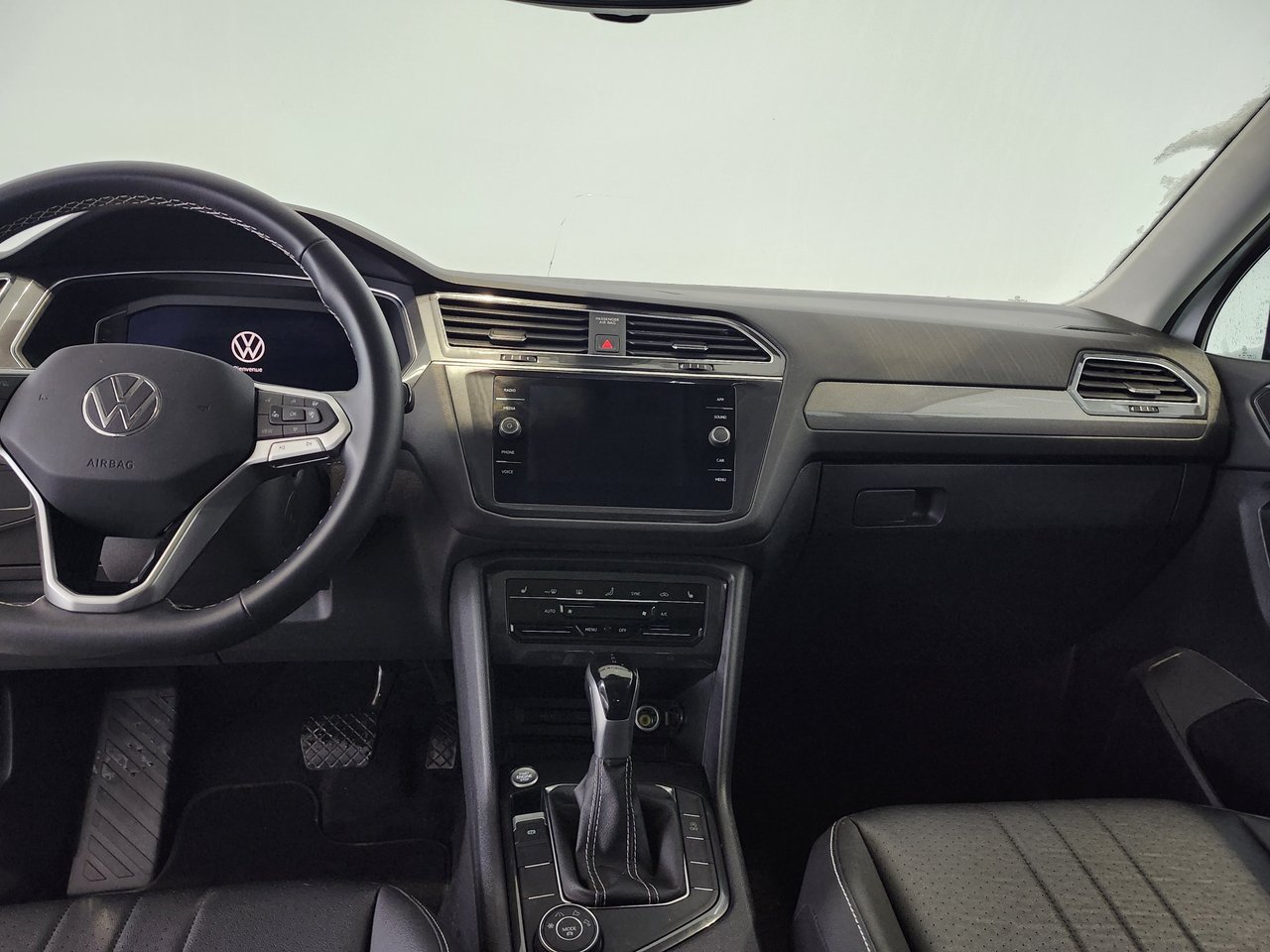 Volkswagen Tiguan Comfortline + CUIR + TOIT + CARPLAY  + A/C + WOW 2022