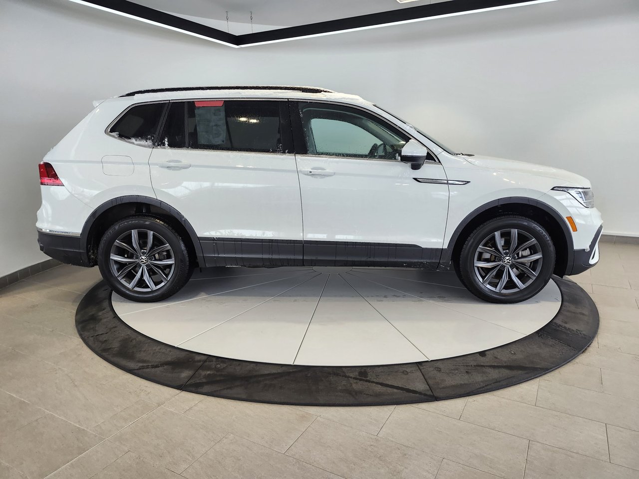 Volkswagen Tiguan Comfortline + CUIR + TOIT + CARPLAY  + A/C + WOW 2022