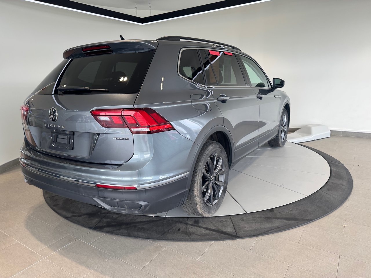 2022 Volkswagen Tiguan Comfortline + CUIR + CARPLAY + A/C + AWD + WOW ++