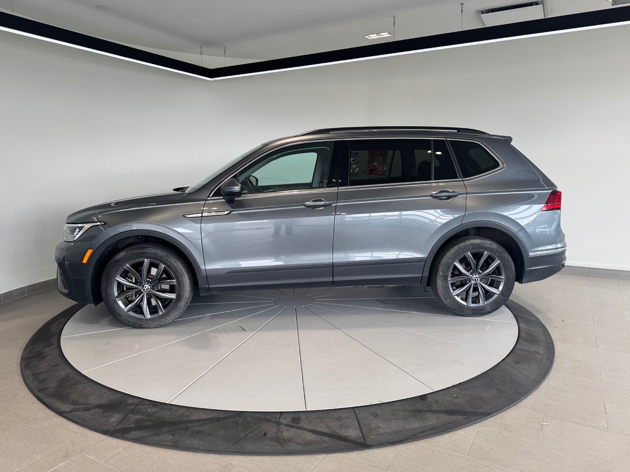2022 Volkswagen Tiguan Comfortline + CUIR + CARPLAY + A/C + AWD + WOW ++