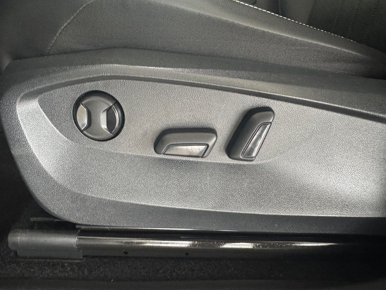 2022 Volkswagen Tiguan Comfortline + CUIR + CARPLAY + A/C + AWD + WOW ++