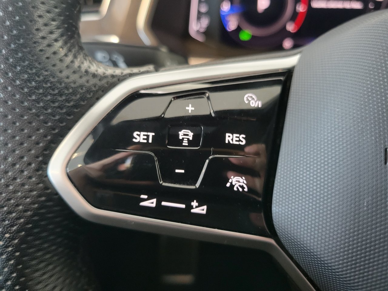 Volkswagen Tiguan Comfortline R-Line Black Edition+ CUIR+TOIT+WOW+++ 2022