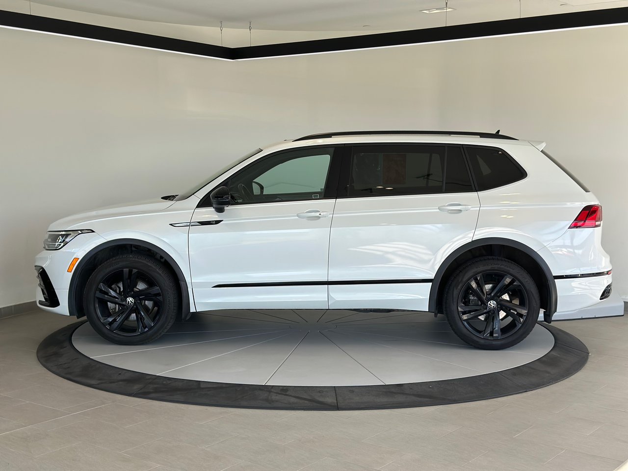 Volkswagen Tiguan Comfortline R-Line Black Edition 2023