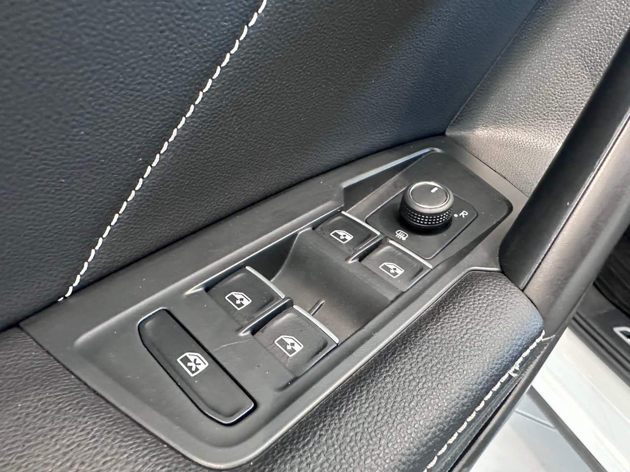 Volkswagen Tiguan Comfortline R-Line Black Edition 2023