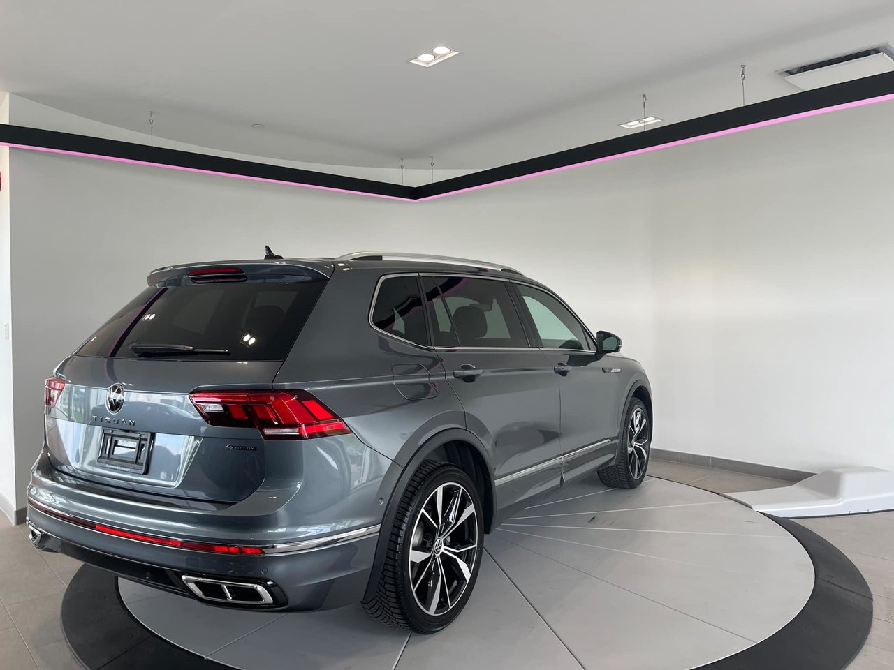 2024 Volkswagen Tiguan Highline R-Line +  DÉMO DISPONIBLE MAINTENANT