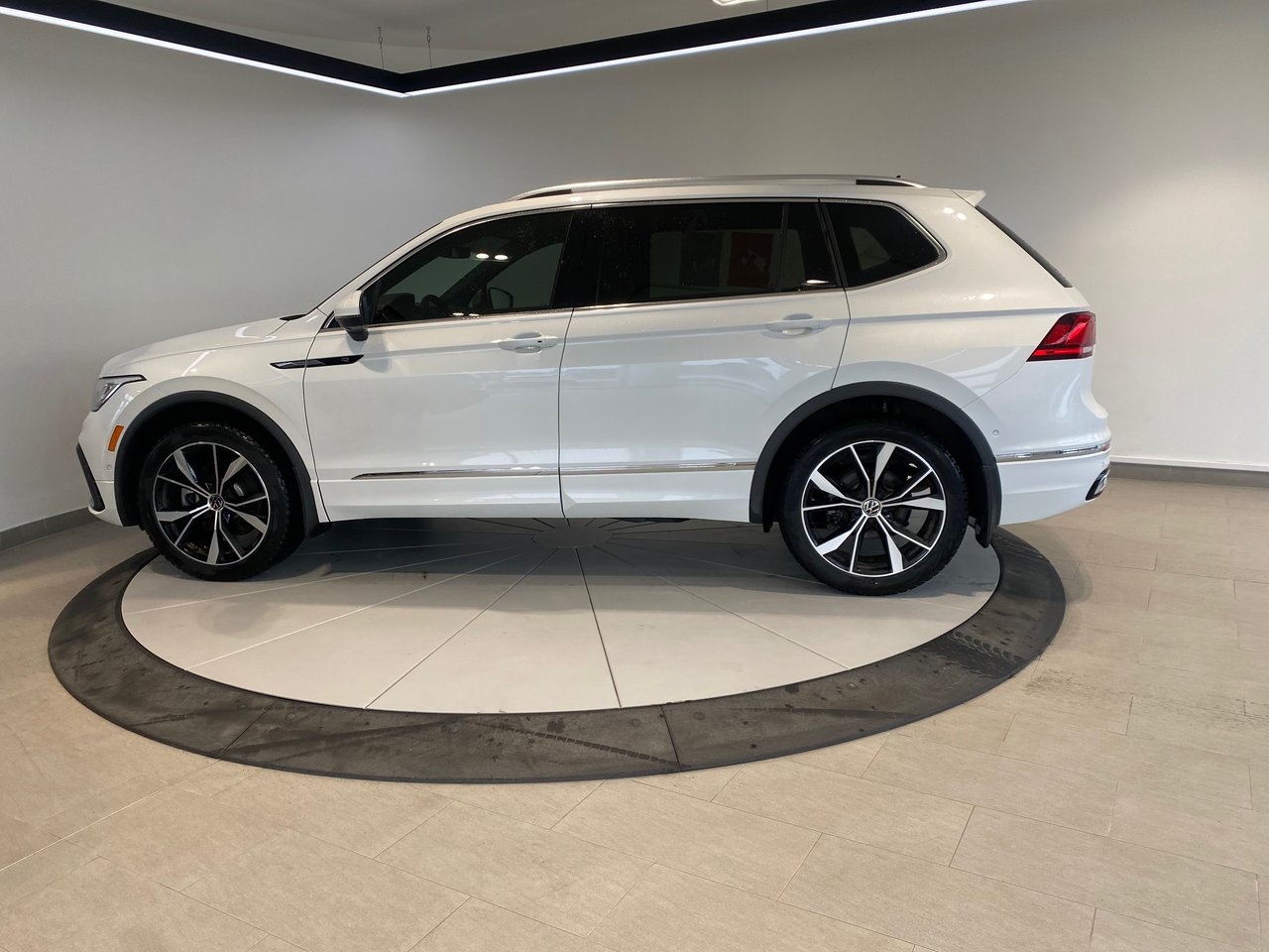 Volkswagen Tiguan Highline R-Line + CARPLAY + TOIT + CUIR + WOW +++ 2024