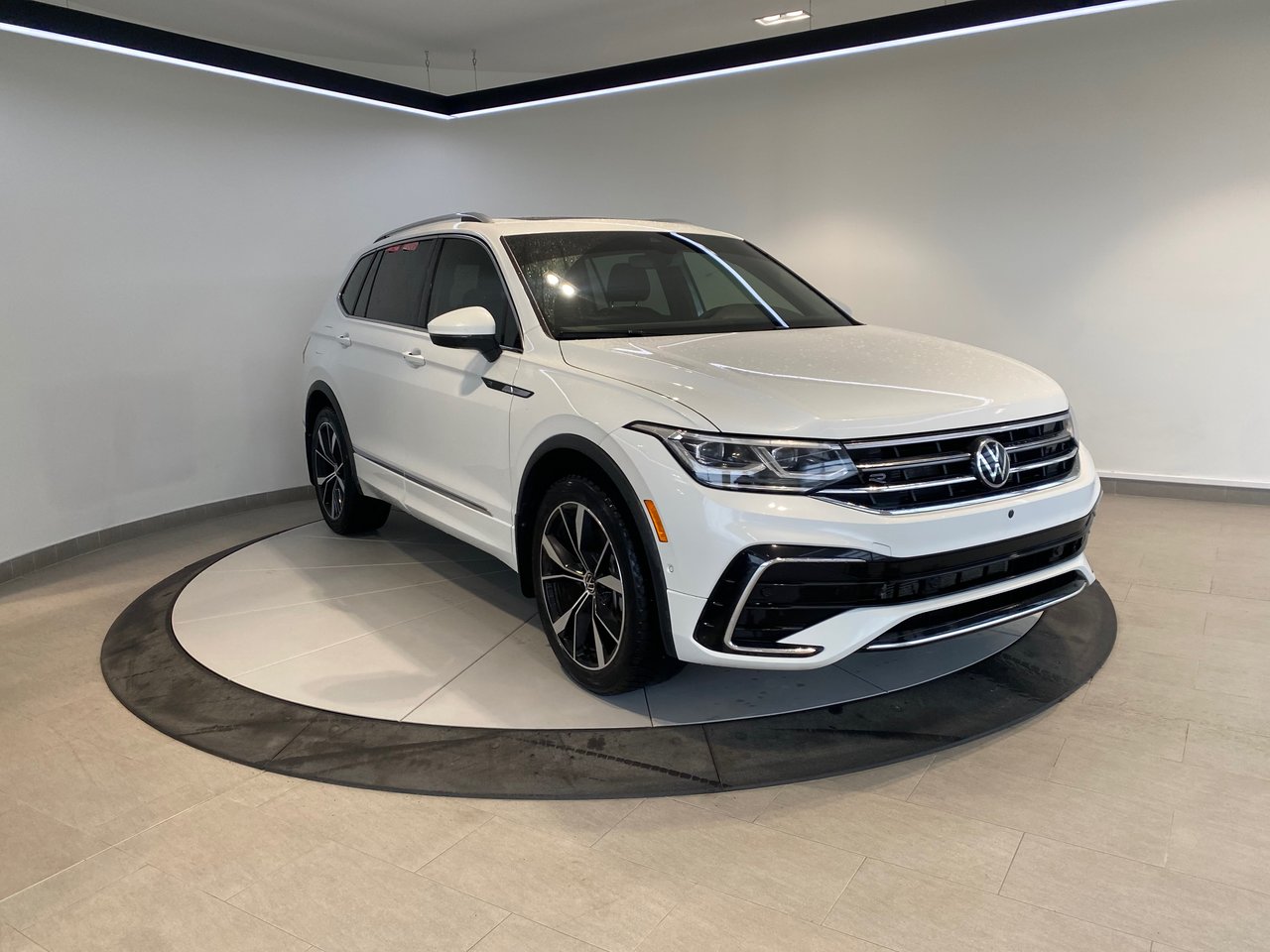 Volkswagen Tiguan Highline R-Line + CARPLAY + TOIT + CUIR + WOW +++ 2024