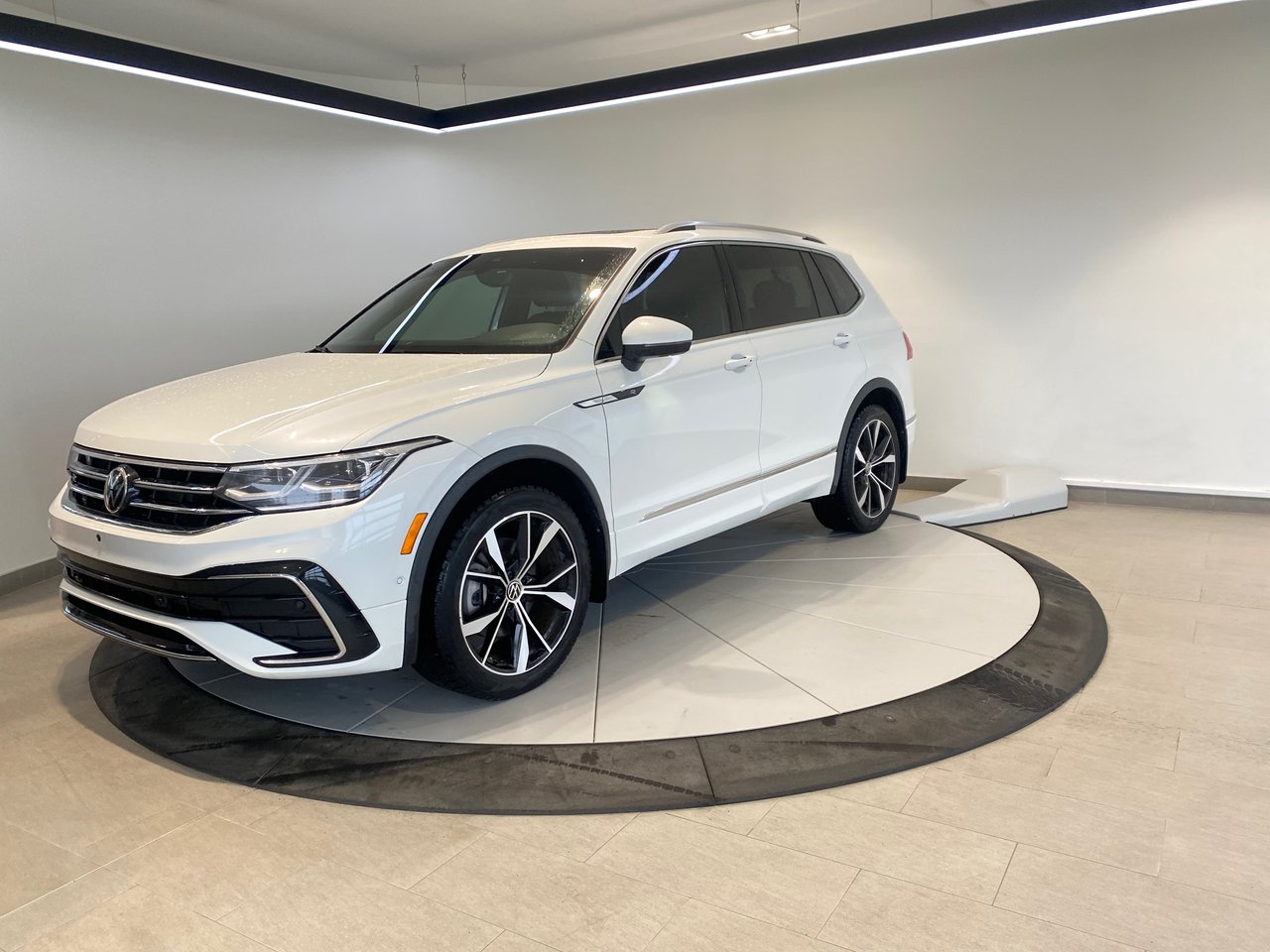 Volkswagen Tiguan Highline R-Line + CARPLAY + TOIT + CUIR + WOW +++ 2024