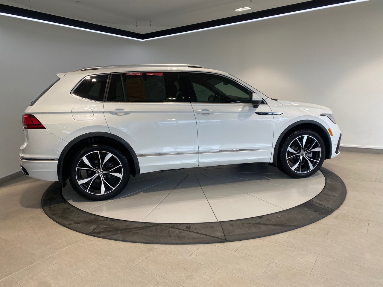 Volkswagen Tiguan Highline R-Line + CARPLAY + TOIT + CUIR + WOW +++ 2024