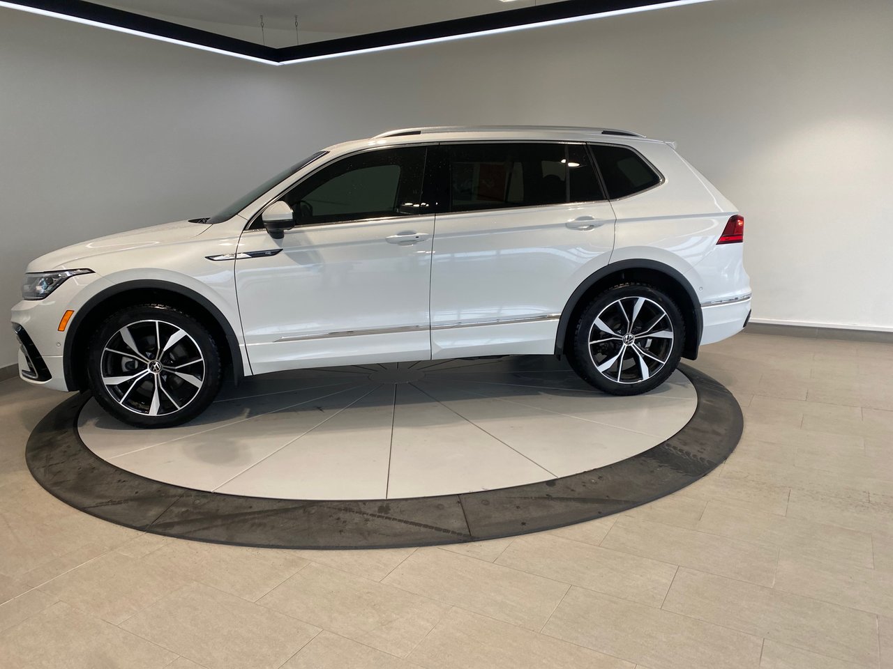 Volkswagen Tiguan Highline R-Line + CARPLAY + TOIT + CUIR + WOW +++ 2024