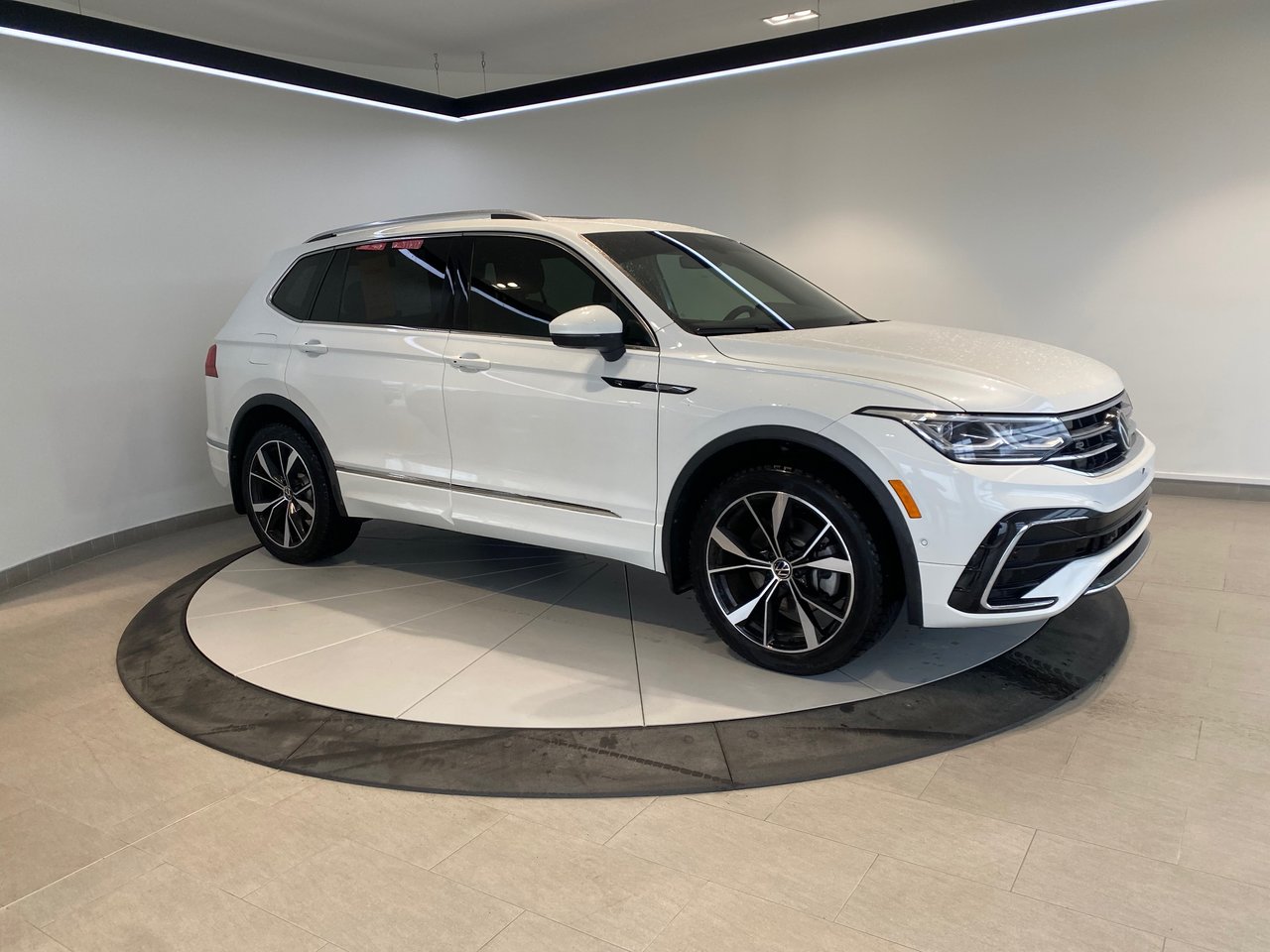Volkswagen Tiguan Highline R-Line + CARPLAY + TOIT + CUIR + WOW +++ 2024