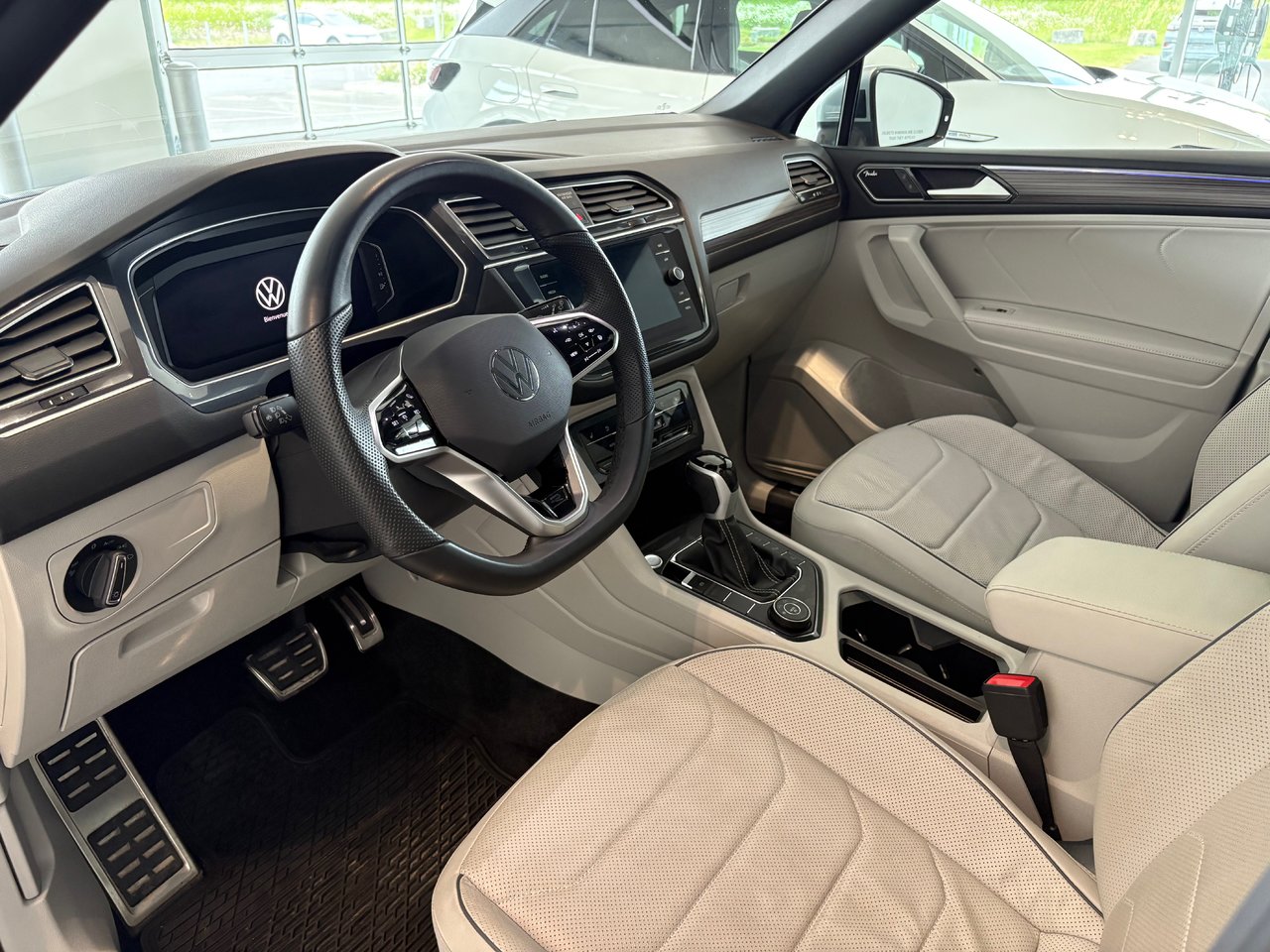 Volkswagen Tiguan Highline R-Line + CUIR + CARPLAY + CAMERA + WOW!++ 2024