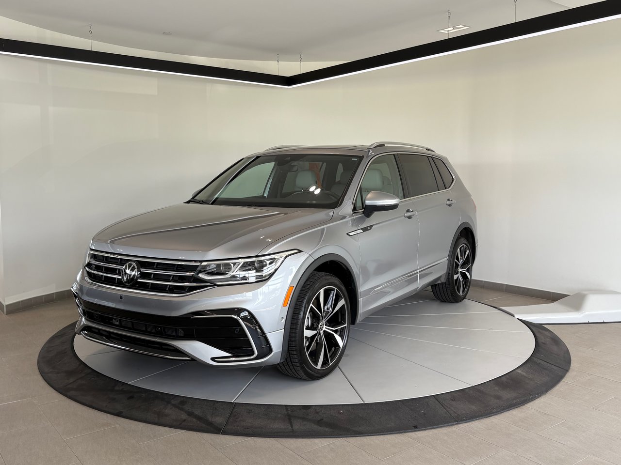 Volkswagen Tiguan Highline R-Line + CUIR + CARPLAY + CAMERA + WOW!++ 2024
