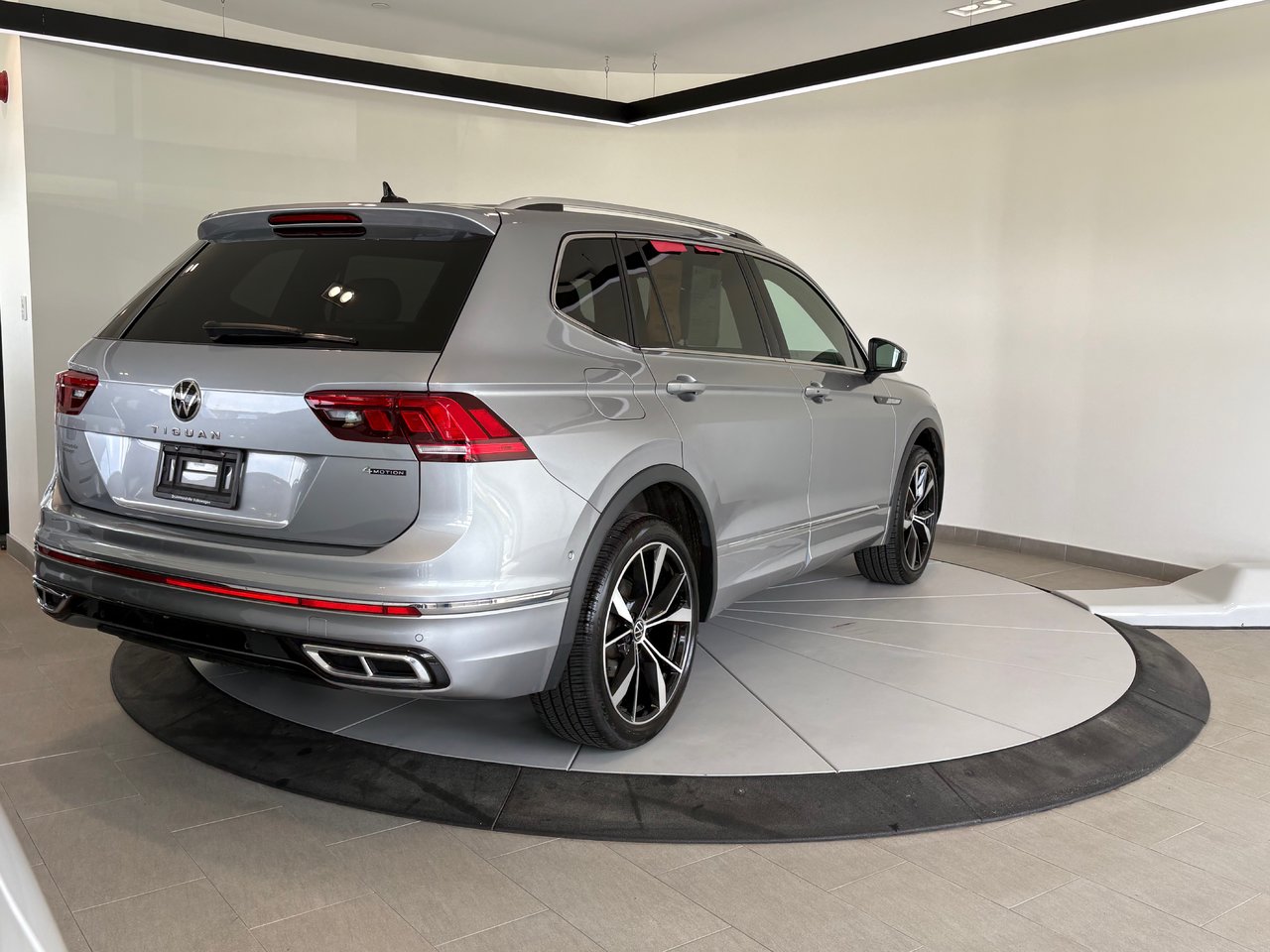 Volkswagen Tiguan Highline R-Line + CUIR + CARPLAY + CAMERA + WOW!++ 2024