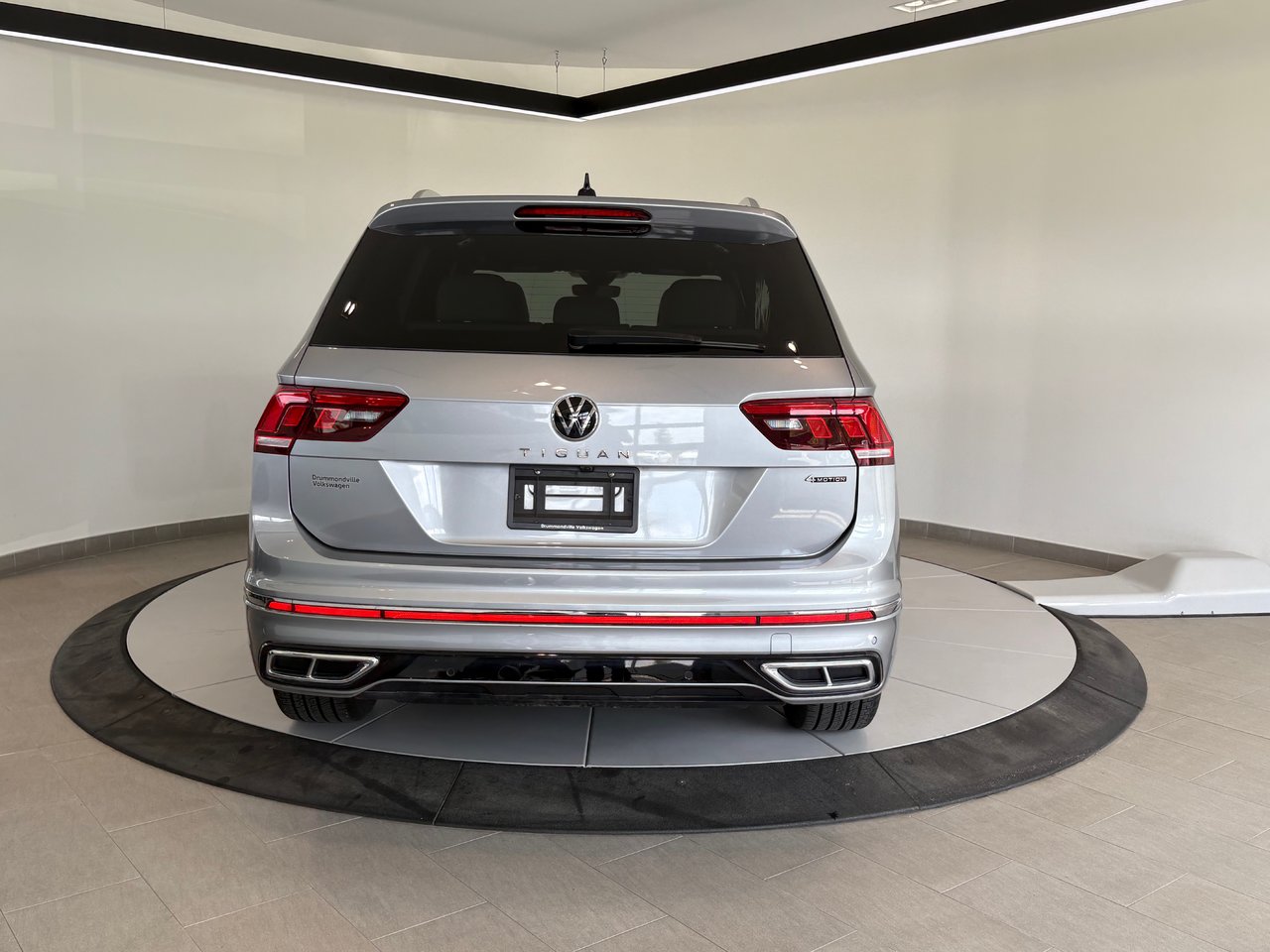 Volkswagen Tiguan Highline R-Line + CUIR + CARPLAY + CAMERA + WOW!++ 2024