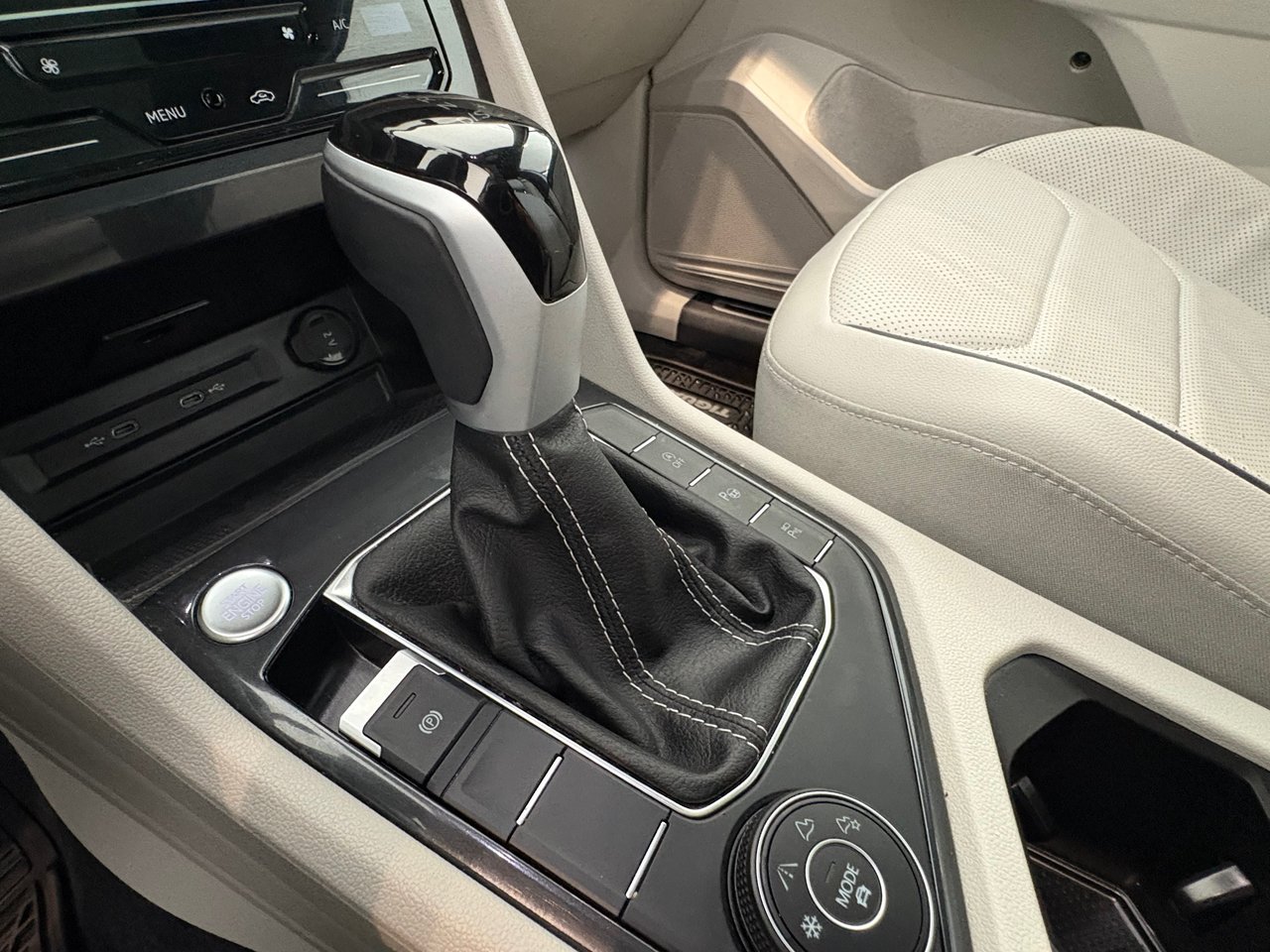 Volkswagen Tiguan Highline R-Line + CUIR + CARPLAY + CAMERA + WOW!++ 2024