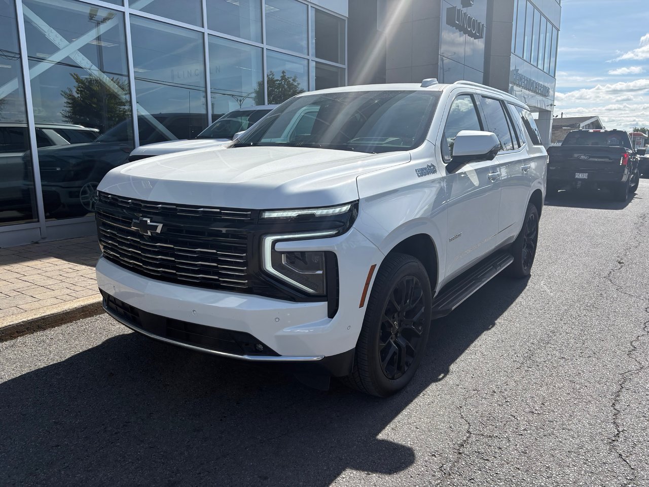 White (Iridescent Pearl Tricoat) 2025 Chevrolet Tahoe SUV / Crossover Four-Wheel Drive Automatic