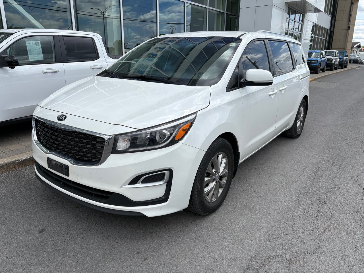 White 2019 Kia Sedona LX FWD Minivan Front-Wheel Drive Automatic