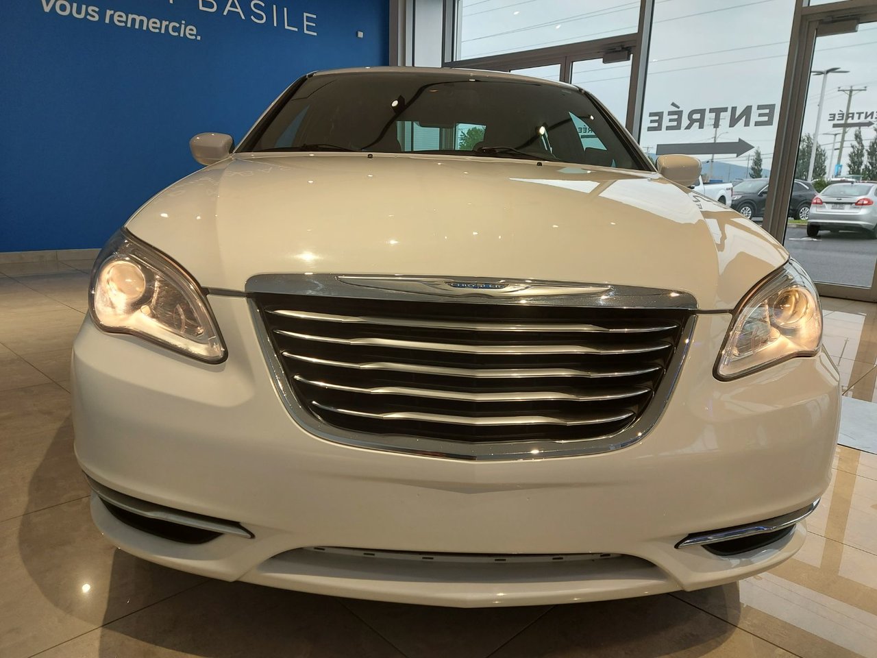 Chrysler 200 2013 LX BAS KILOMÉTRAGE AUCUN ACCIDENT TROUVÉ