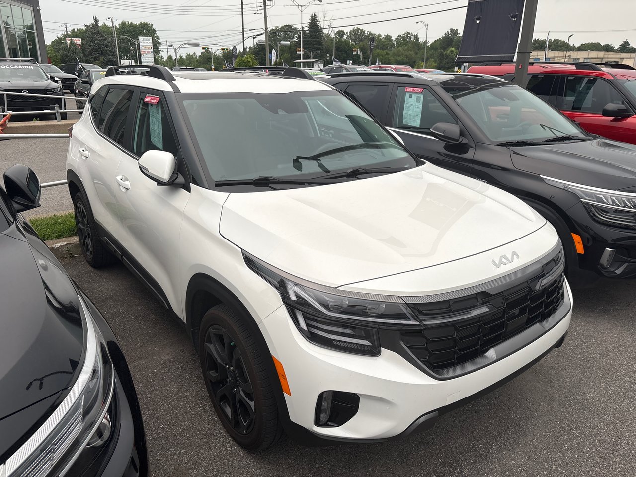 White 2024 Kia Seltos SUV / Crossover All-Wheel Drive Automatic