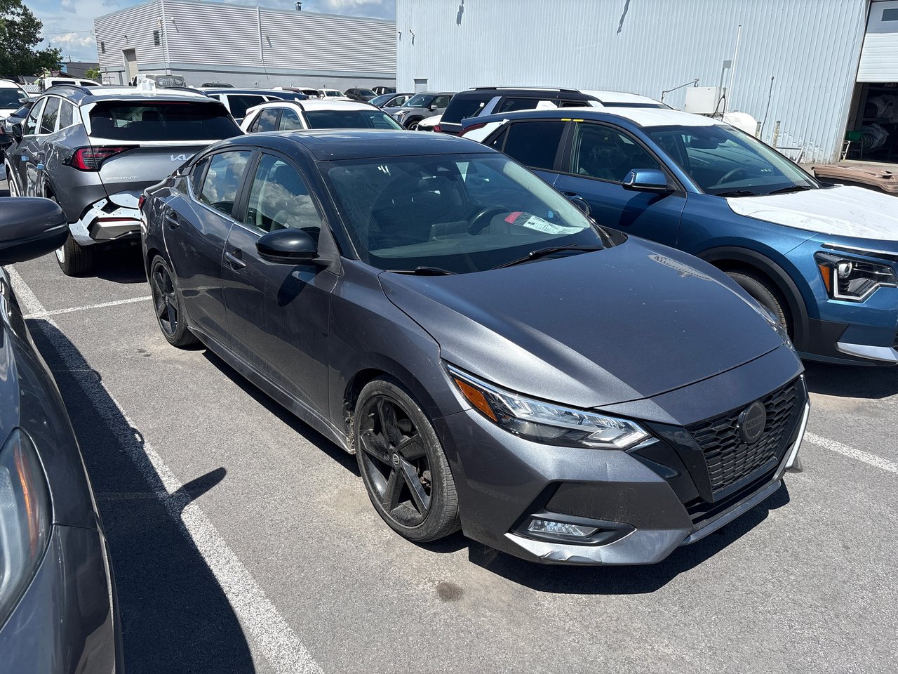 Black (Charcoal) 2022 Nissan Sentra SR FWD Sedan Front-Wheel Drive Automatic