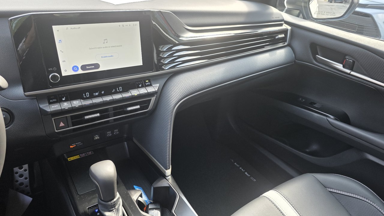 Toyota Camry SE 2026-10