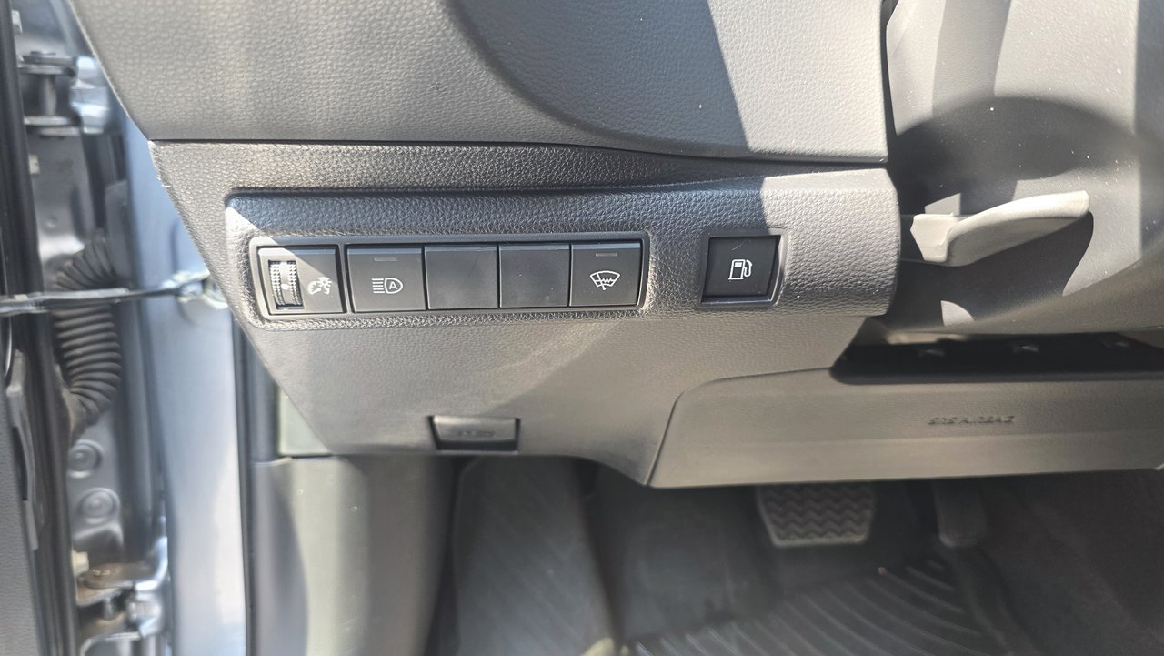Toyota Corolla Hybrid LE 2024-6