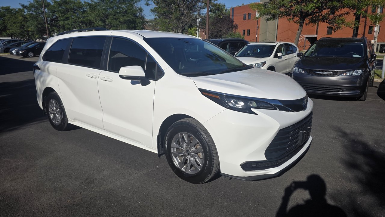 2024 Toyota Sienna LE-2