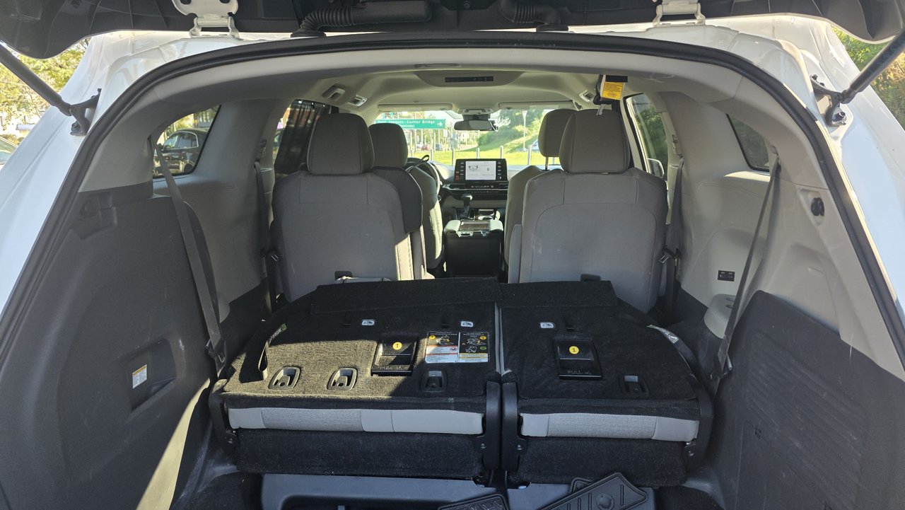 2024 Toyota Sienna LE-15