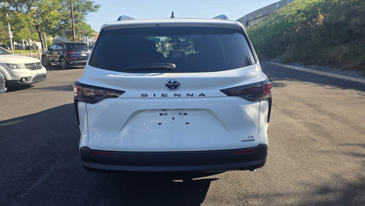 2024 Toyota Sienna LE-5