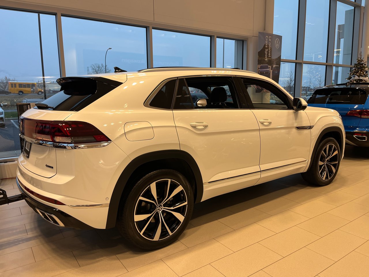 Used 2024 Volkswagen Atlas Cross Sport with 7,840 km for sale at Otogo