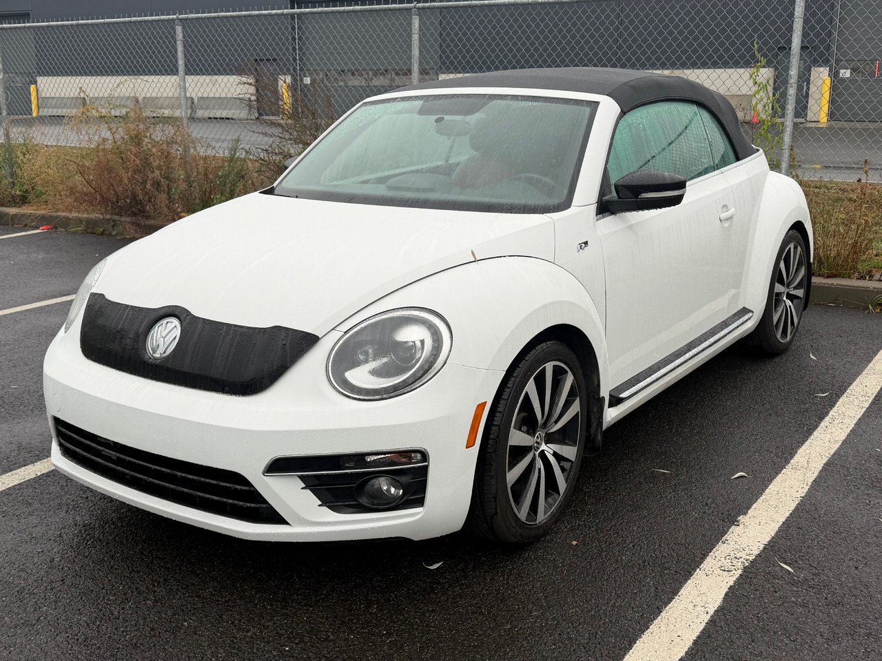 Pure White/Black Roof 2015 Volkswagen Beetle Hatchback Front-Wheel Drive Automatic