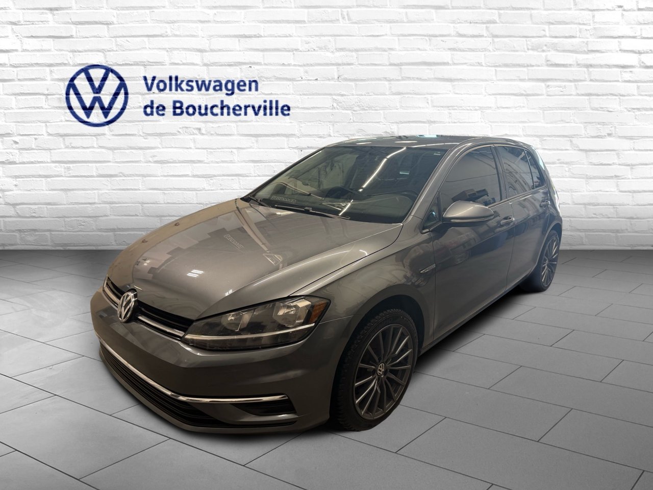 Platinum Gray Metallic 2018 Volkswagen Golf 1.8T Trendline 4-Door FWD Hatchback Automatic