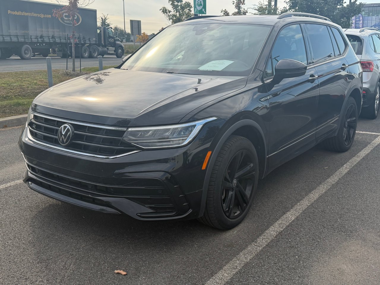 Deep Black Pearl 2023 Volkswagen Tiguan SUV / Crossover Automatic