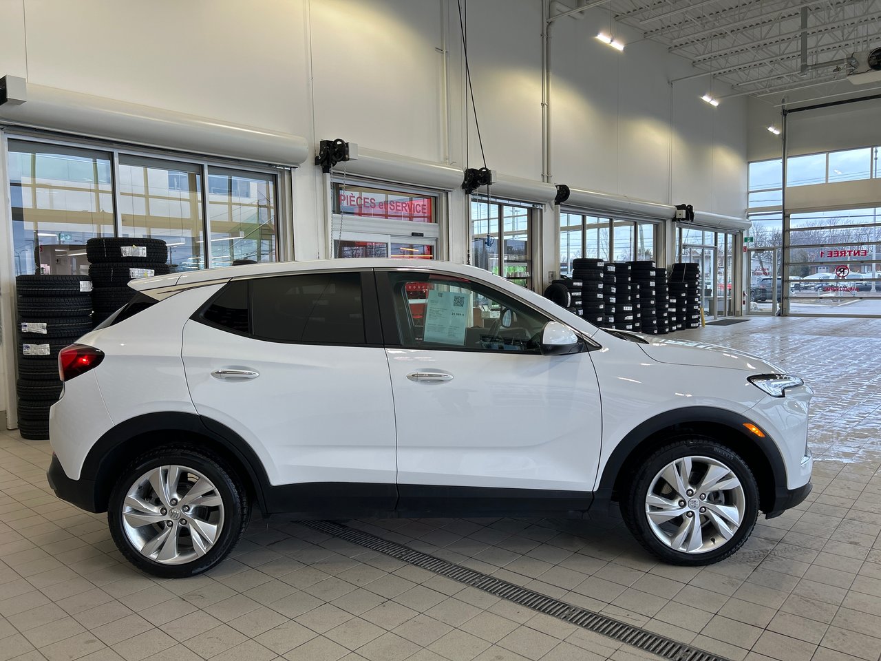 Buick Encore GX Preferred 2024-3