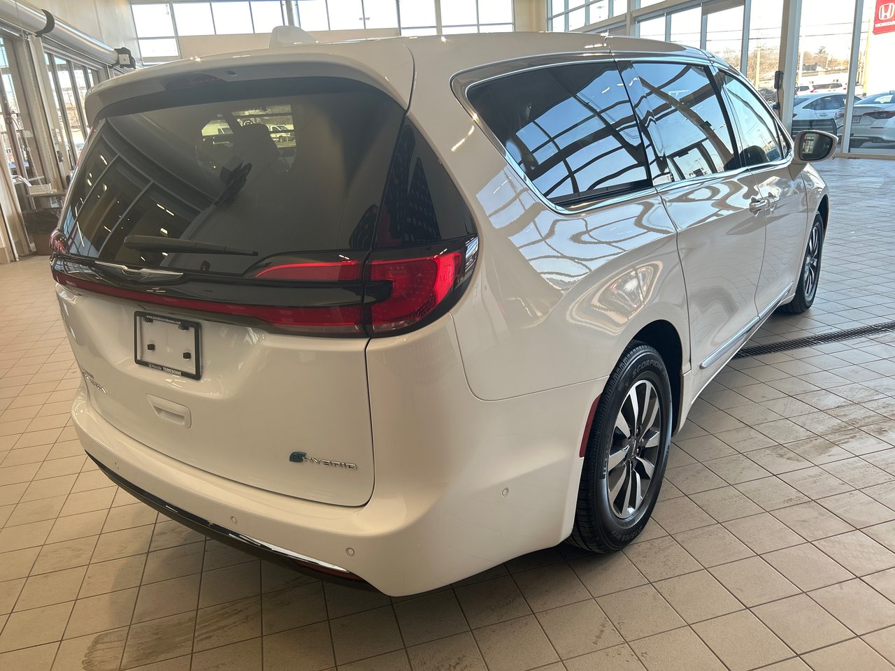 Chrysler Pacifica Hybrid Limited 2022-5