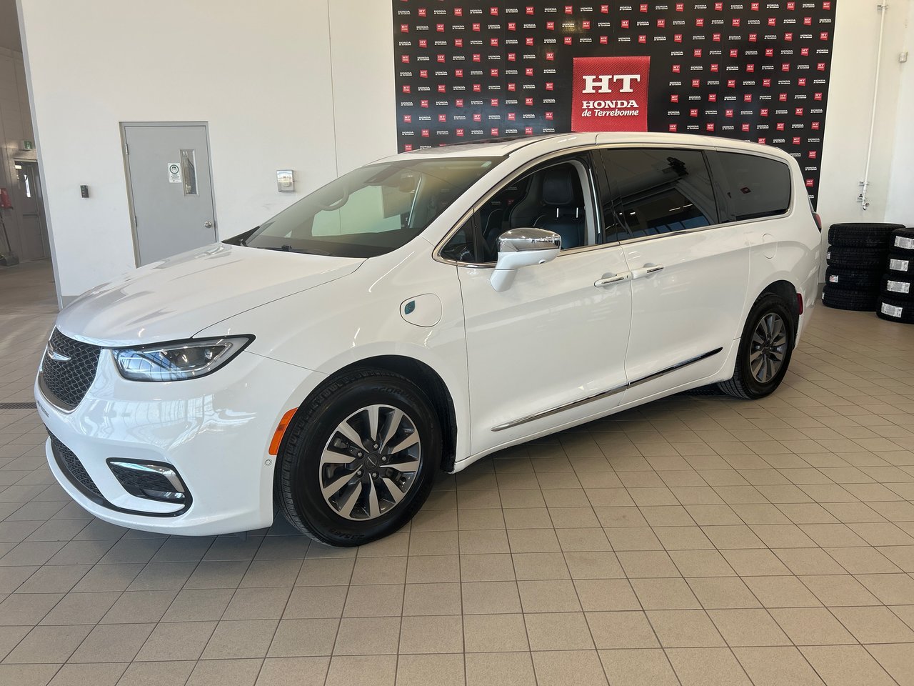Chrysler Pacifica Hybrid Limited 2022-1
